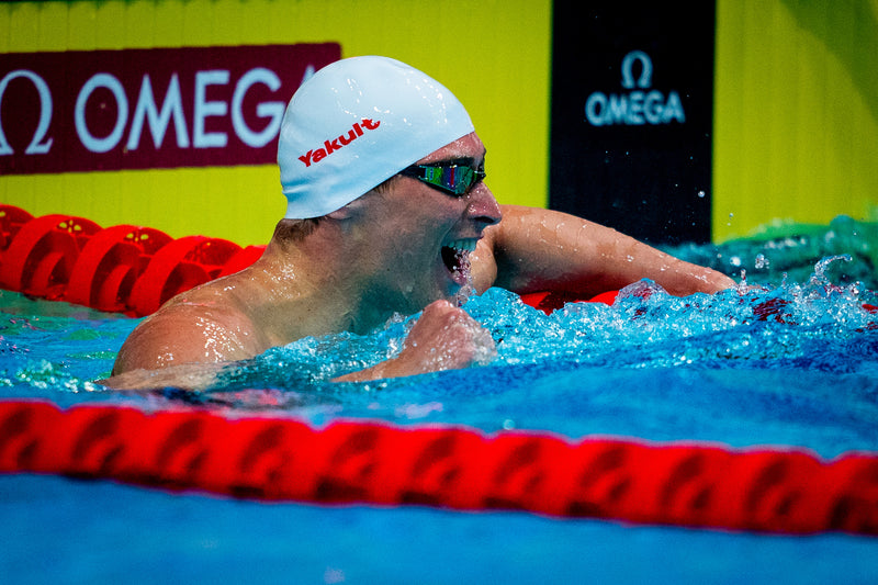 Xceed – Schwimmbrille – Erwachsene – Rote verspiegelte Titanlinse – Schwarz